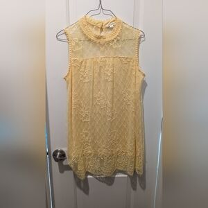Flowy lace yellow blouse.